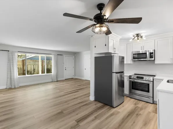 517 University St #C, Healdsburg, CA 95448