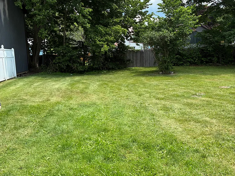 905 S Pine St — Photo 2