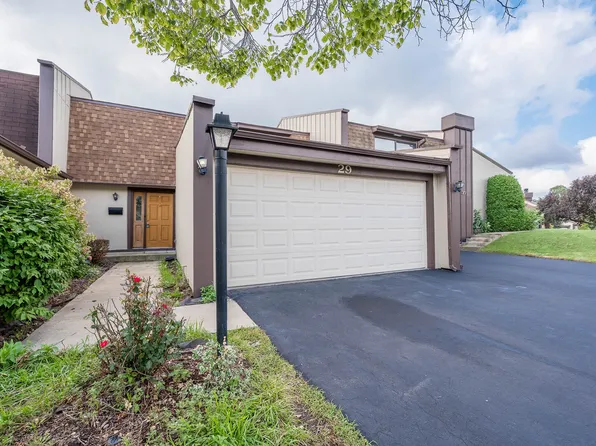 29 Westwood Ct, Indian Head Park, IL 60525