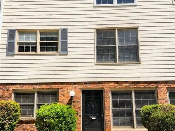 2804 Carriage Dr, Winston Salem, NC 27106