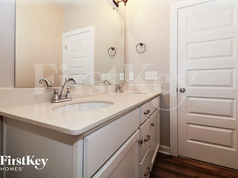 305 Avalon Way — Photo 11