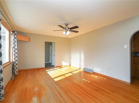 4th image of 512 E Woods St