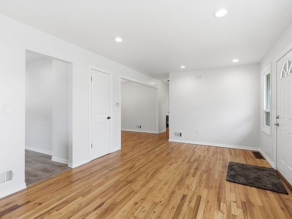 5th image of 3832 E Grace Ave