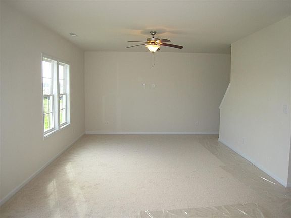 4th image of 1008 Jade Ln