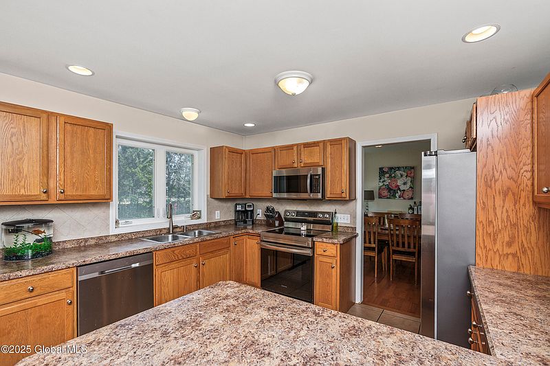 3rd image of 42 Craigie Avenue