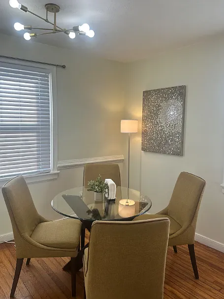 3 bed, 864 sqft, $2,200 — Photo 4