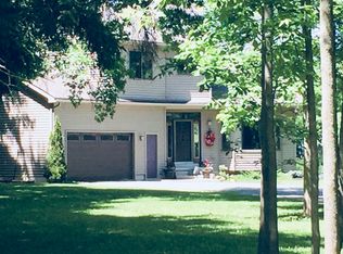 493 Lake Rd, Youngstown, NY 14174