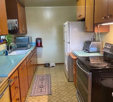 5th image of 18561 Burke Ave N