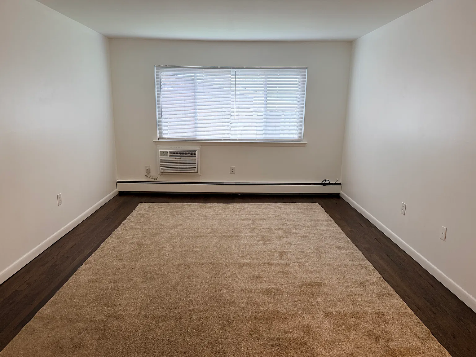 1 bed, 952 sqft, $2,200 — Photo 2