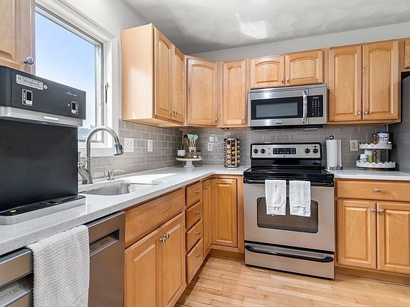4th image of 260 Salem St APT 3