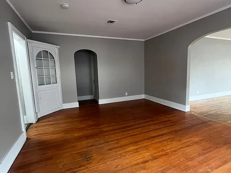411 S 38th Ave — Photo 8
