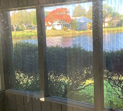 5th image of 290 Bayhead Dr
