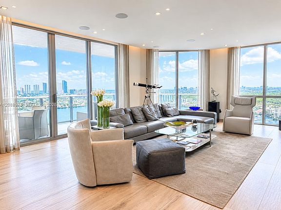 2nd image of 17111 Biscayne Blvd Unit 2210