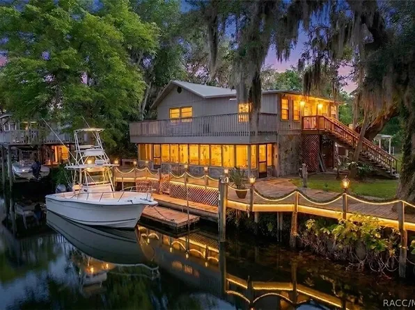 11590 N Kayak Point, Inglis, FL 34449