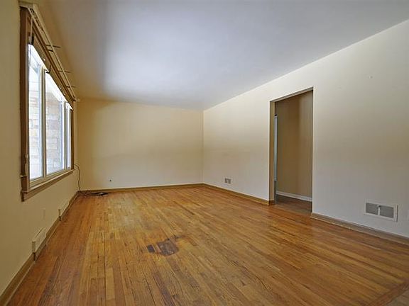 5th image of 53100 N Twyckenham Dr