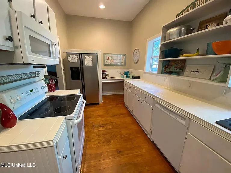 1108 Live Oak Ave — Photo 2