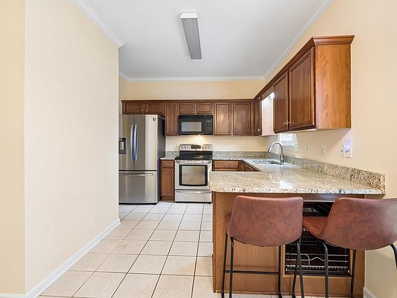 3rd image of 303 High Ridge Ct