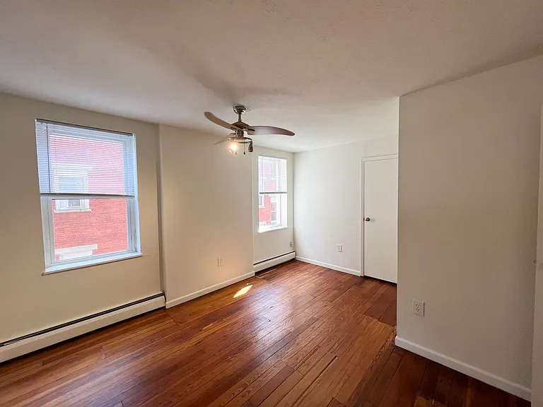 2716 Woodburn Avenue — Photo 7