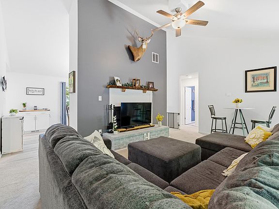 4th image of 294 Congers Ln