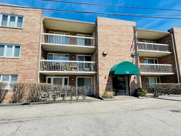 730 Sheridan Rd APT 2C, Highwood, IL 60040