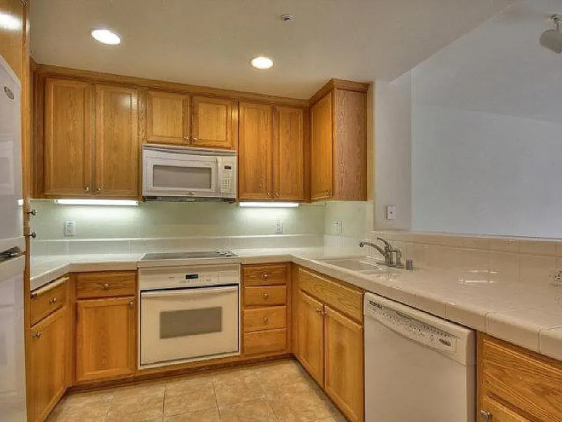2 bed, 1108 sqft, $3,250 — Photo 3