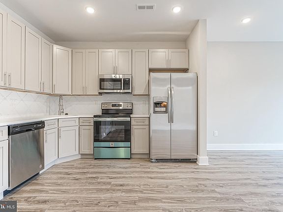 4th image of 2162-64 E Norris St #203