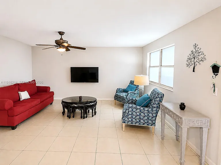 116 Tuscany Ln #116-B — Photo 3