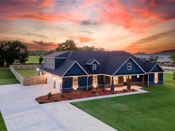 101 Jenna Ln, Gravette, AR 72736