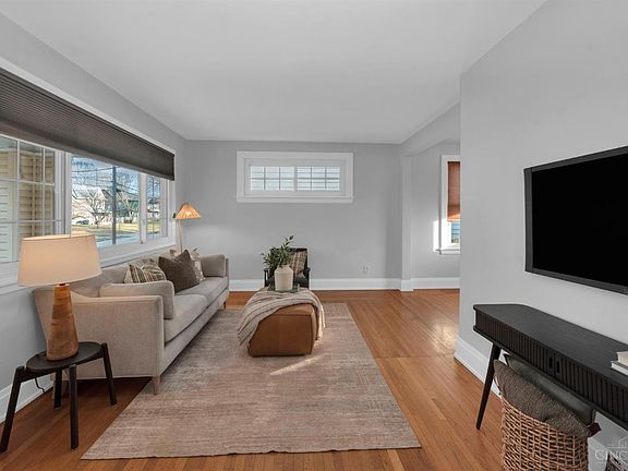 4th image of 241 Oakmont St
