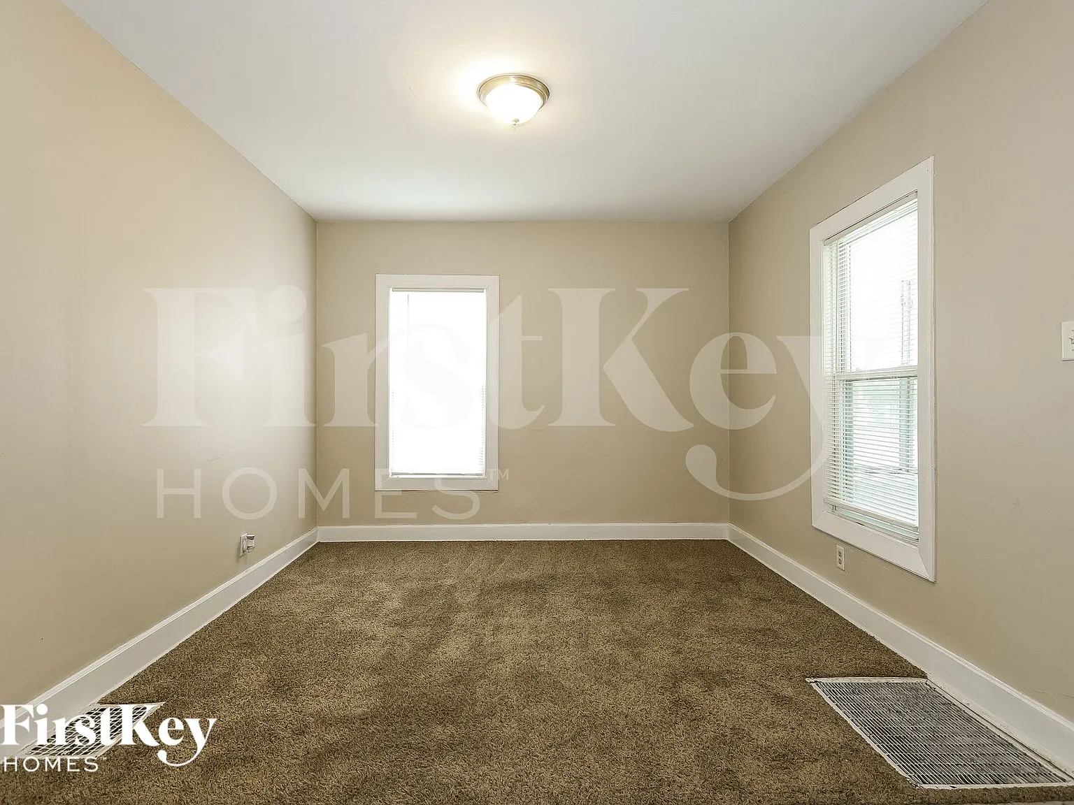3 bed, 1.0 bath, 1500 sqft, $2,280 — Photo 4