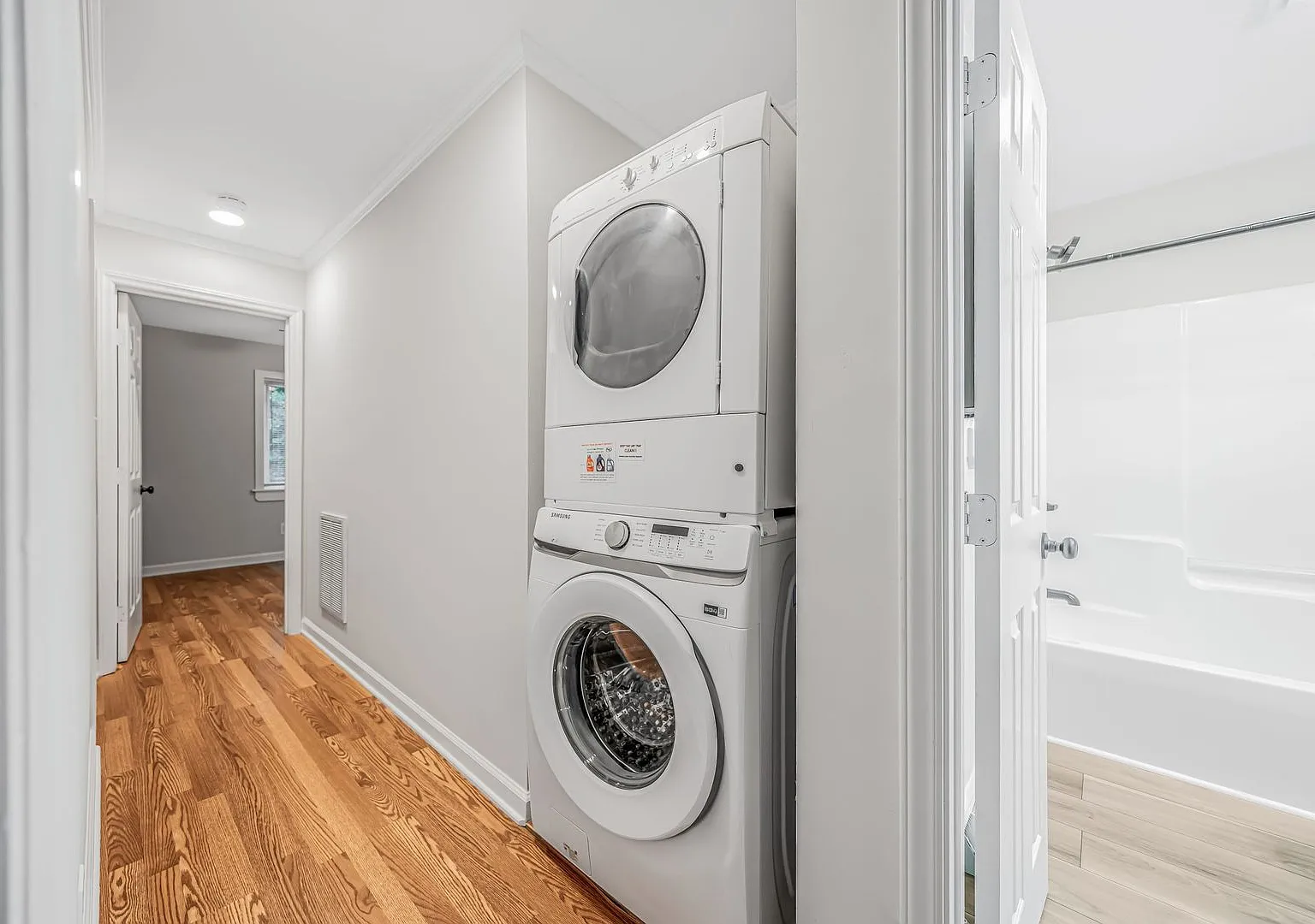 221 Howell Street — Photo 3