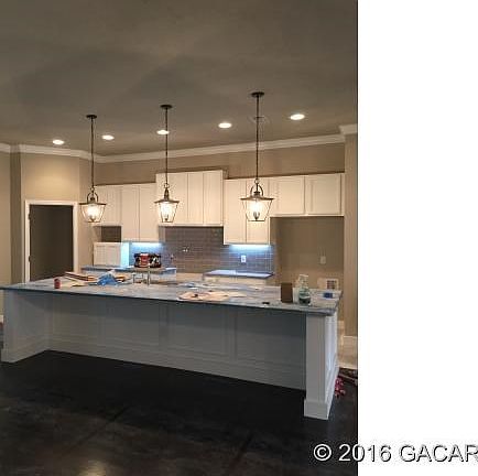 Everyone loves a large Kitchen