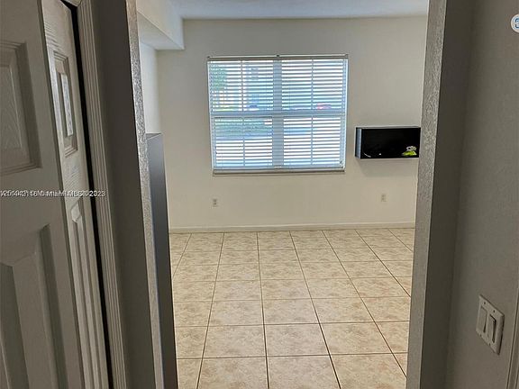 4th image of 11503 NW 89th St APT 106