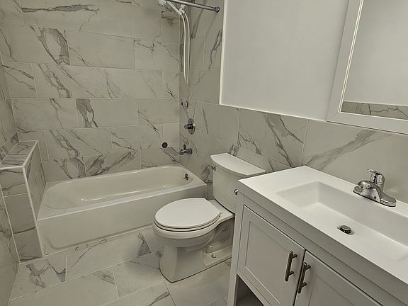 5th image of 1259 Richmond Ave Suite 2
