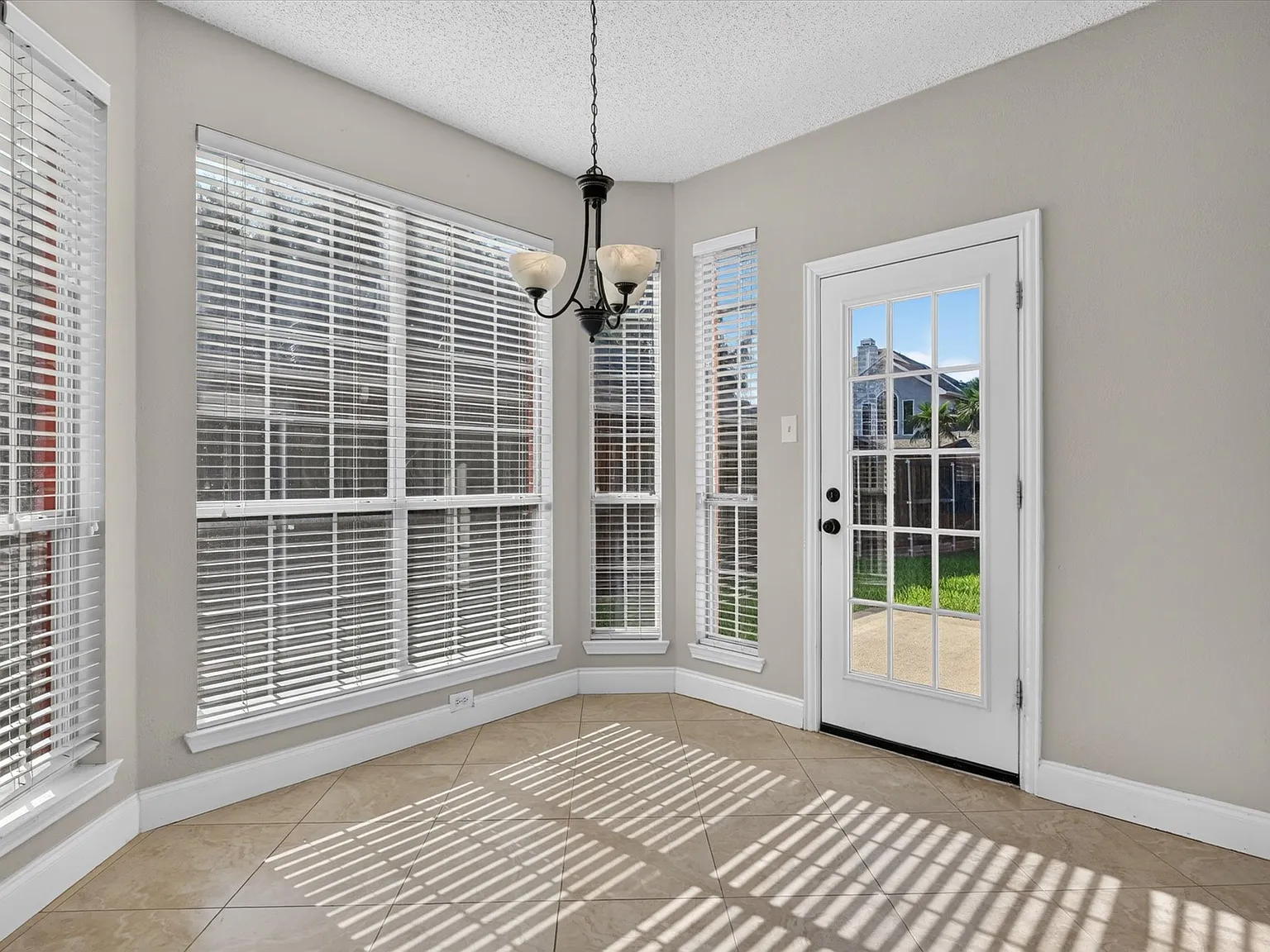 3 bed, 2.5 bath, 2259 sqft, $2,750 — Photo 3