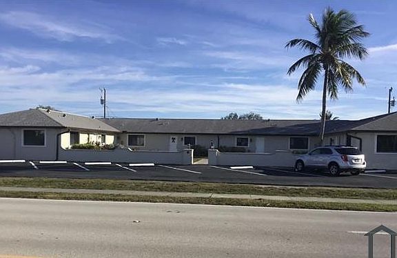 3rd image of 3715 Country Club Blvd APT A