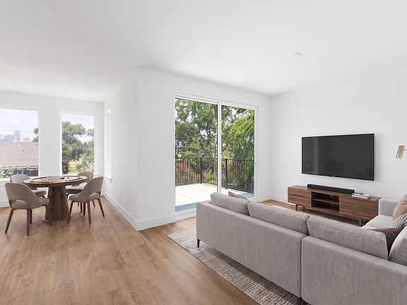 3rd image of 907 Fitzhugh St