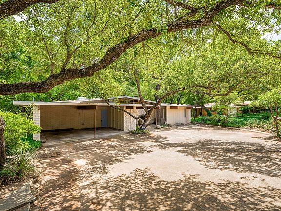 824TownCreekDr_02.jpg