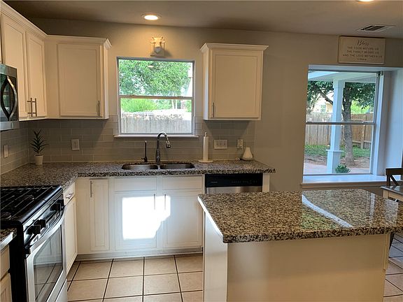 5th image of 3205 Saint Genevieve Dr