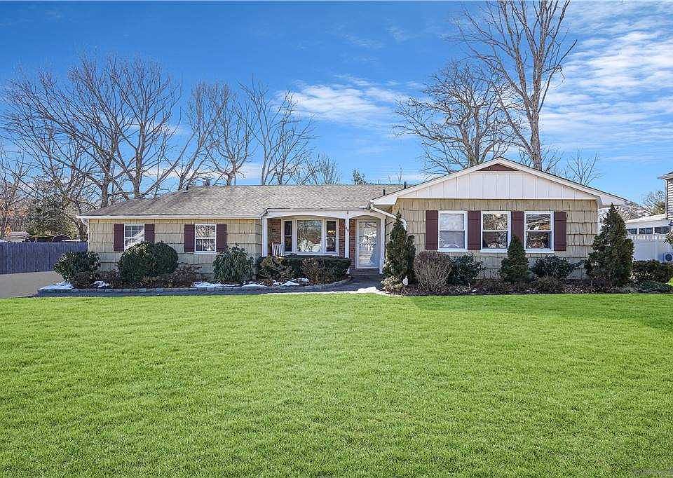 1st image of 40 Hyde Ln
