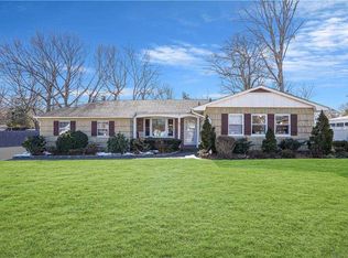 40 Hyde Ln, Coram, NY 11727