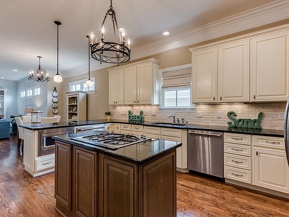 3rd image of 3037 Americus Dr