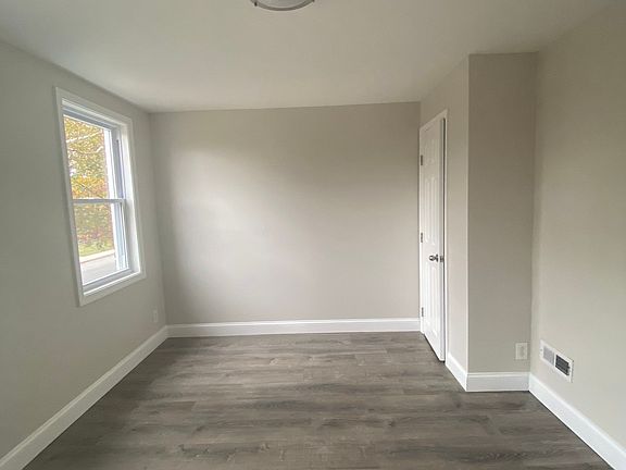5th image of 2841 Round Rd