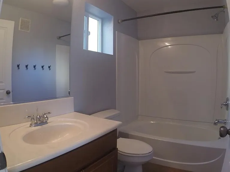 400 Almond Rd — Photo 4