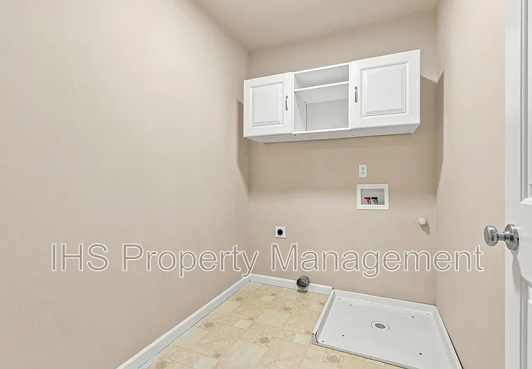 9711 Nottingham Dr — Photo 22