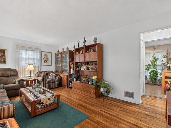 4th image of 1449 Frances Ln