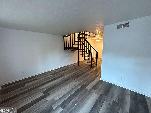 5th image of 660 Jolly Ave S