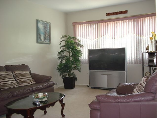 2nd image of 667 Collfield Ave