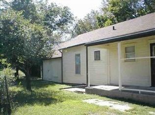 557 NE Sardou Ave, Topeka, KS 66608