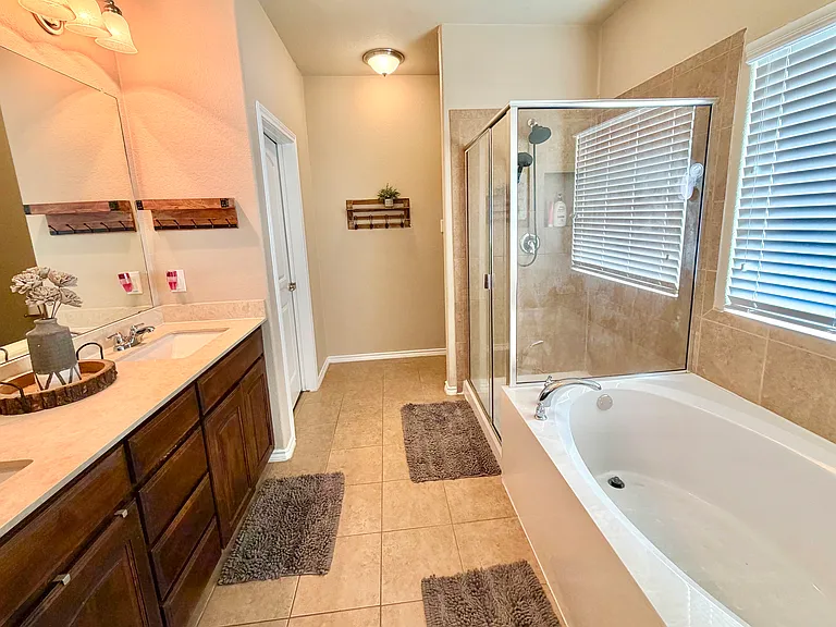 1068 Meadow Scape Dr — Photo 12